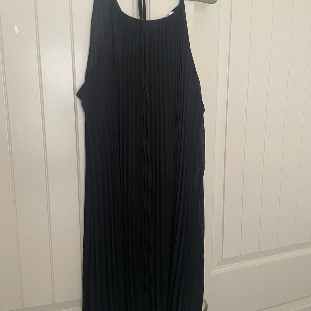 Elegant Black Pleated Dress